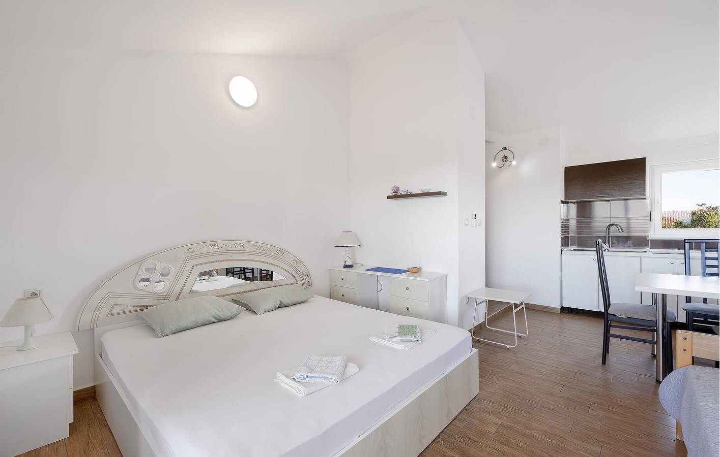 Cały apartament wypoczynkowy, Apartament wakacyjny dla 2 osób z widok na jezioro in Pirovac, Żupania szybenicko-knińska