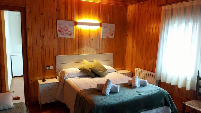 Location de vacances pour 2 personnes, avec Terrasse ainsi que Jardin et Vue à Espot - 4