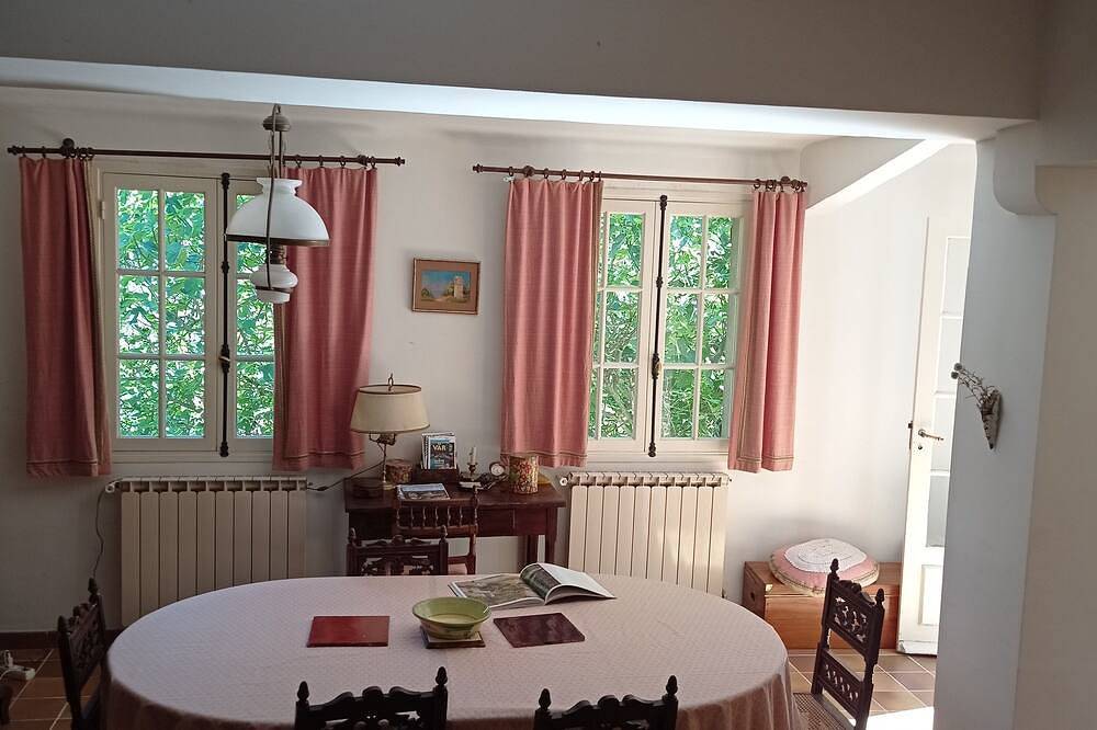 Agréable Maison de Village Près D'une Rivière in Sillans-la-Cascade, Brignoles region
