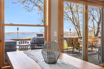 Log Cabin for 12 Guests in Beaver Lake, Ozark Mountains, Picture 3