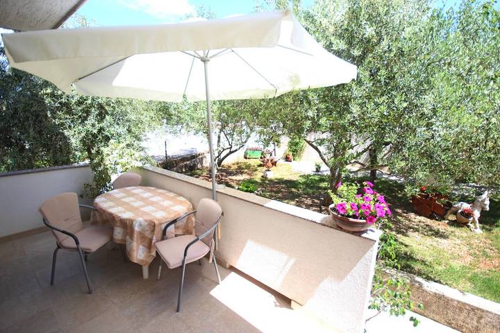 Ferienwohnung für 3 Personen, mit Balkon/Terrasse und Garten in Zadar (Kommun)