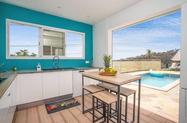Villa pour 4 personnes, avec piscine ainsi que vue et terrasse