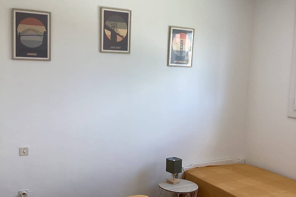 Detached villa, 4 bedrooms 2 bathrooms, garden.in very quiet area in Bessan, Côte d'Améthyste