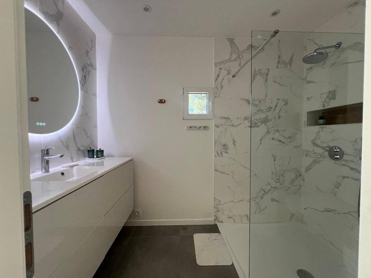 Appartement de vacances entier, Une Suite Privée avec sa Piscine privée, Côte Bleue, entre Marseille et Aix in Châteauneuf-les-Martigues, Côte méditerranéenne (France)