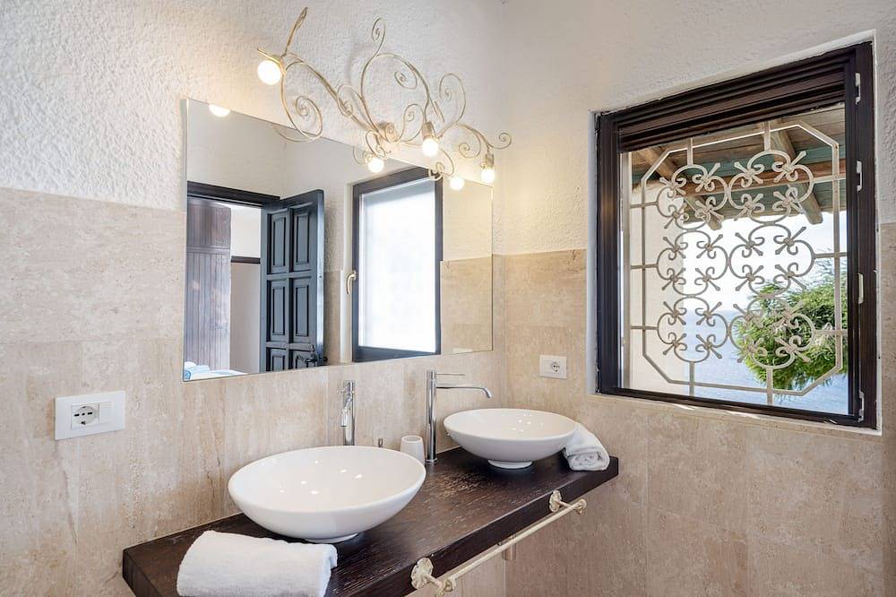 Villa Myra:offenes Fenster über blauem Meer und unglaublichen Sonnenuntergängen in Torre delle Stelle, Maracalagonis