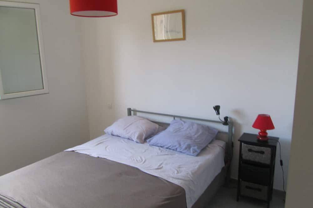 Villa nueva a 4 km de las playas de pinarello, 3 dormitorios, patio in Sainte-Lucie de Porto-Vecchio, Zonza
