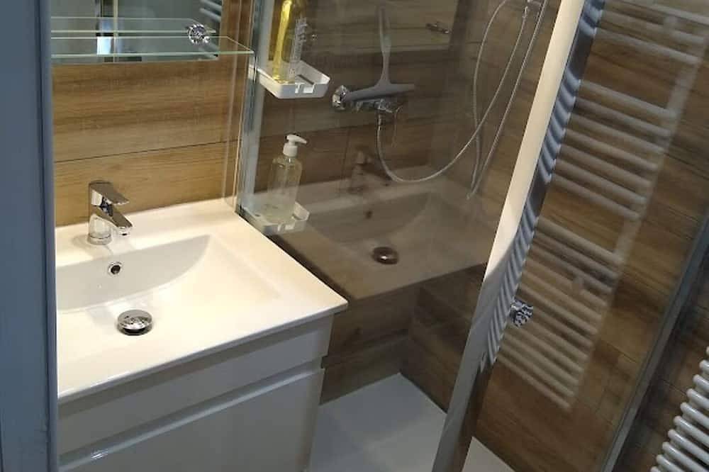 Appartement entier, Appartement 32 m² à Carro 4 personnes vue mer à  100 metres de la plage in Martigues, Côte méditerranéenne (France)