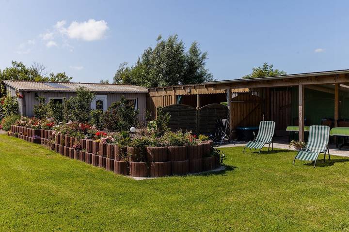 Ganze Wohnung, Apartment 'Fewo Springflot' mit gemeinsamer Terrasse, gemeinsamem Garten und Wlan in Pellworm, Nordfriesland