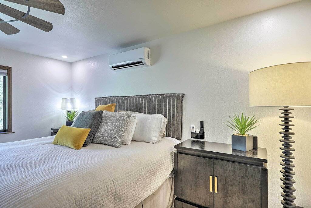 Wraparound Deck & Poker Room: Cabin in Munds Park in Munds Park, Oak Creek Canyon