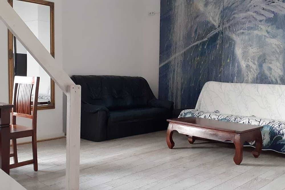 Entire apartment, City Center Art Loft: Unique Comfort Experience with Parking in Warsaw, Masovia