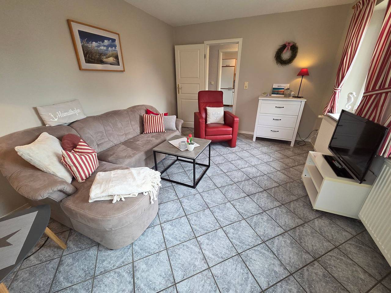 Ganze Wohnung, Haus Friesenglück, Whg. Seepferdchen mit eigenem Angelteich in der Nähe in Alkersum, Föhr