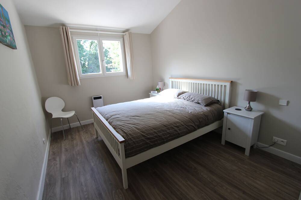 Family Villa, heated private pool, air con, wifi, Valbonne 10 min walk in Valbonne, Cannes region