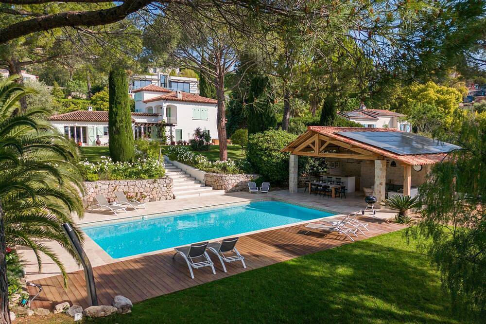 Luxuriöse, provenzalische Villa mit Swimmingpool und herrlichem Garten in Mougins, Mittelmeerküste (Frankreich)