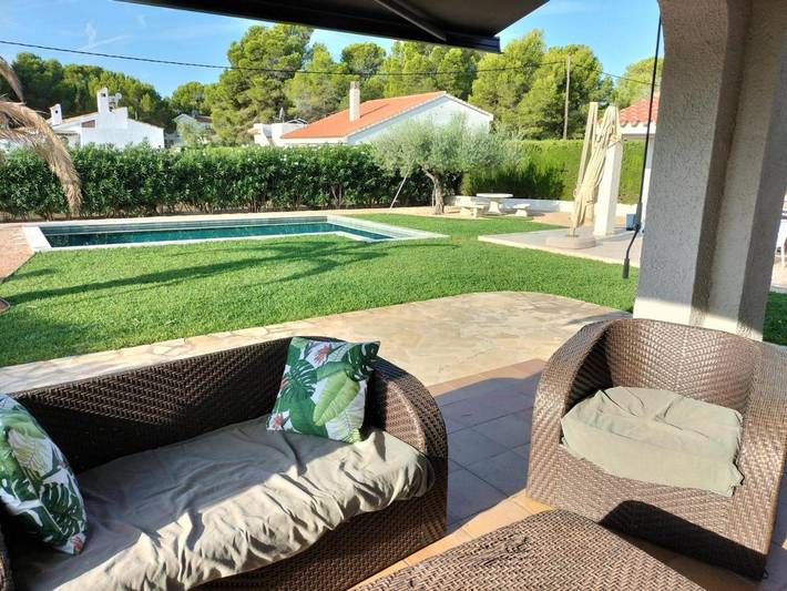 Chalet pour 6 personnes, avec terrasse ainsi que piscine et jardin à L'Ametlla de Mar