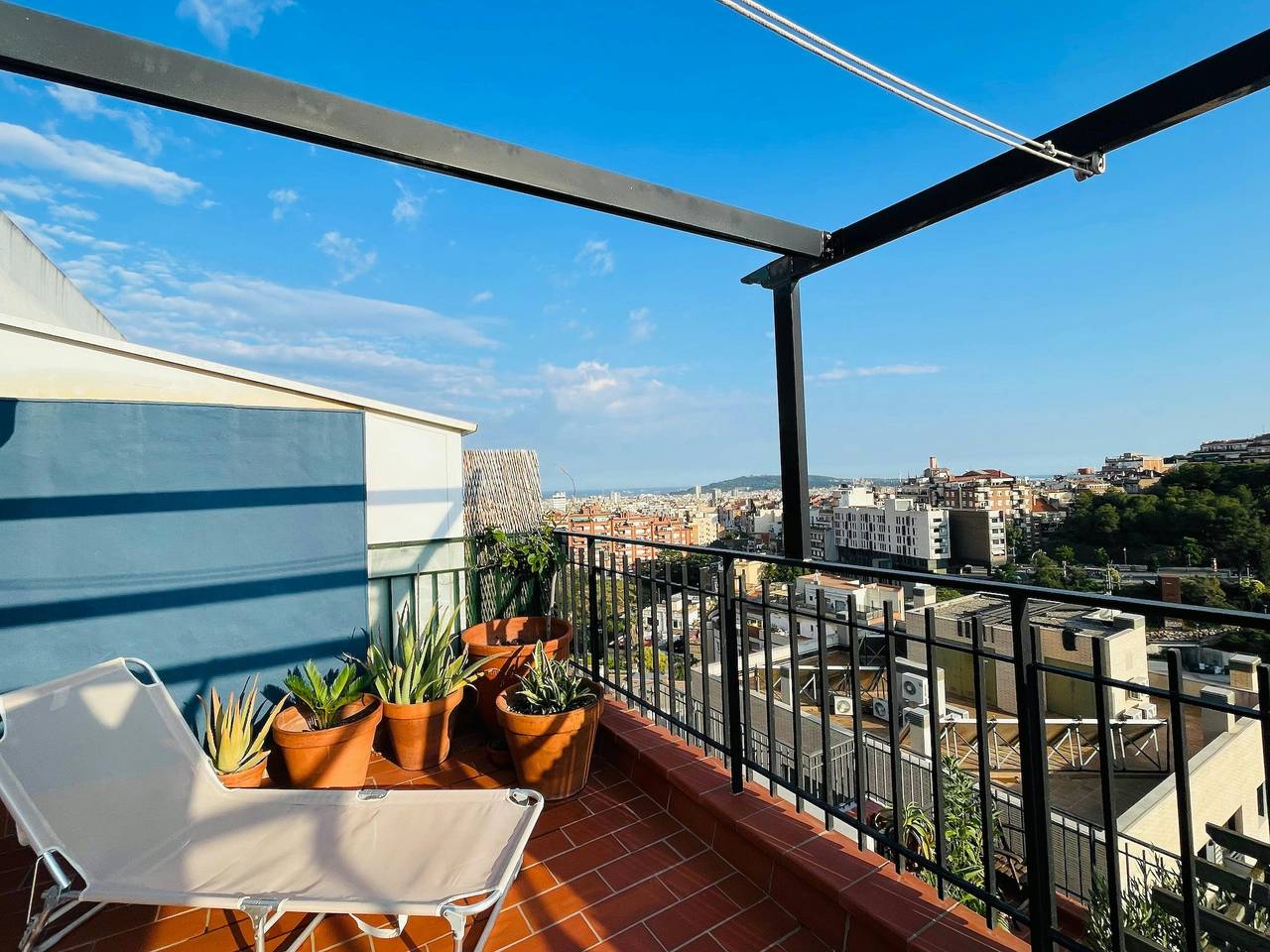 Apartamento entero, Amazing city views + terrace! Gràcia - Parc Güell in Barcelona, Barcelonés
