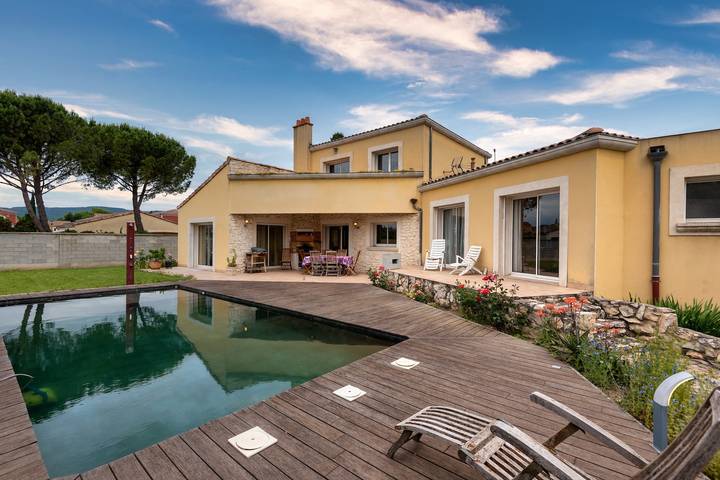 Maison de vacances pour 4 personnes, avec Terrasse ainsi que Jardin et Piscine