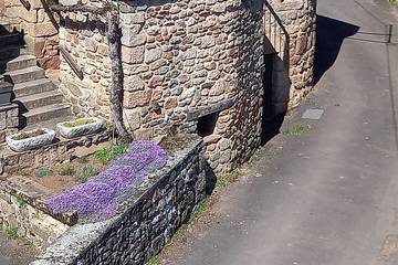 Gîte pour 6 personnes, avec balcon à Lassouts