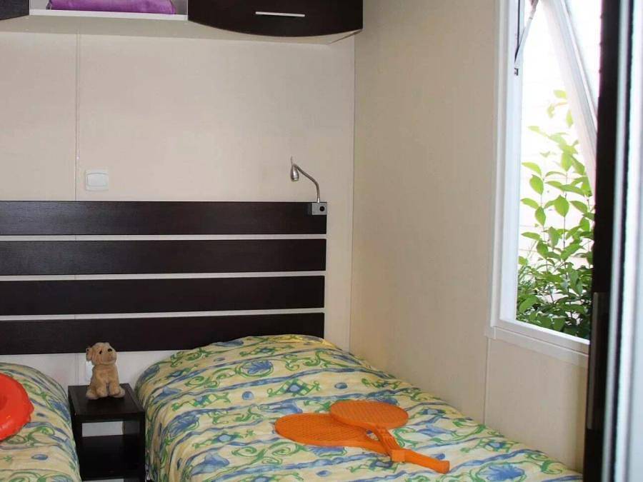 Camping Tikayan Oxygene - Mobile home 6 persons - Colorado Standard 3 Rooms 4/6 People Air-conditioned + Tv in Valensole, Verdon Regional Natural Park