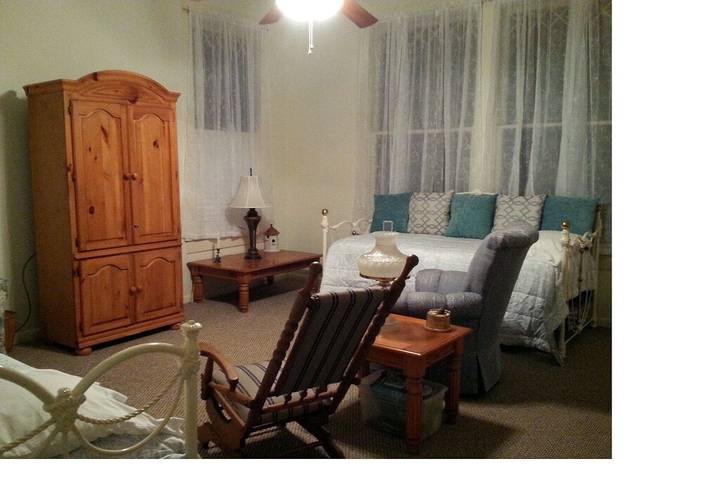 Vacation rental for 8 people, with yard and pool in Brenham
