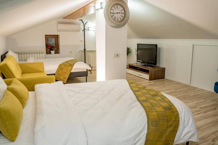 Maison d’hôte pour 2 personnes, avec jardin ainsi que terrasse et jacuzzi à Bucarest
