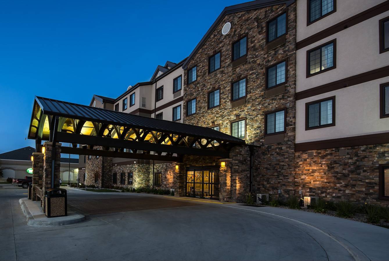 Ganzes Studio, Staybridge Suites Grand Forks in Grand Forks, Grand Forks County