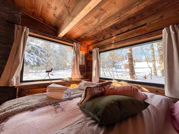 Chalet pour 2 personnes, avec jardin ainsi que vue et sauna, animaux acceptés à Les Déserts