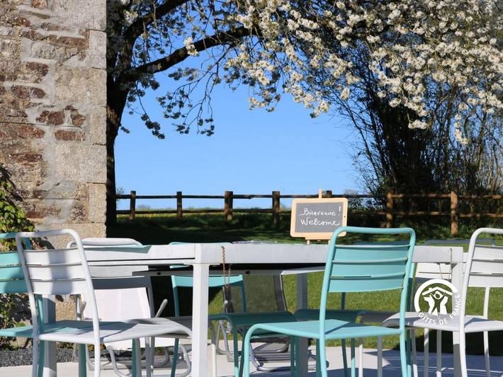 Familienfreundliches Ferienhaus in idyllischer Lage mit moderner Ausstattung und Grillplatz in Saint-Calais-du-Désert, Parc naturel régional Normandie-Maine