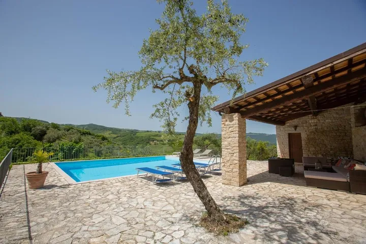 Ferienwohnung für 4 Personen, mit Garten und Pool sowie Ausblick - 1