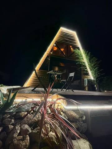 Gîte pour 15 personnes, avec terrasse ainsi que piscine et jacuzzi dans Villampuy