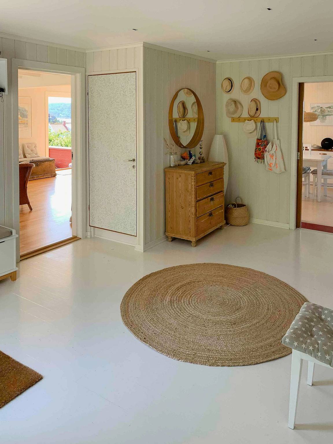 Idyllisches Cottage mit Meerblick auf einer ruhigen Insel in Tvedestrand