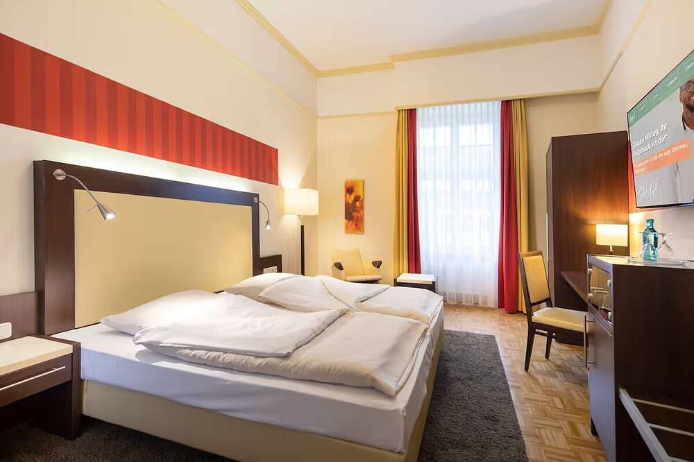 Picturesque Room in the Heart of Bonn – Close to History, Culture & Dining in Bonn, Rhineland