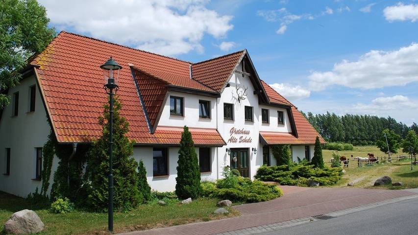 Ferienwohnung für 4 Personen, mit Terrasse und Pool sowie Garten in Dargun