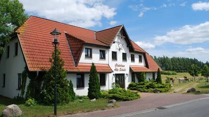Ferienwohnung für 4 Personen, mit Terrasse und Garten sowie Pool in Dargun