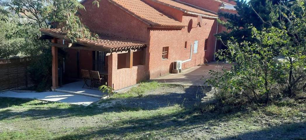 Gîte pour 3 personnes, avec jardin, animaux acceptés à Cases-de-Pène