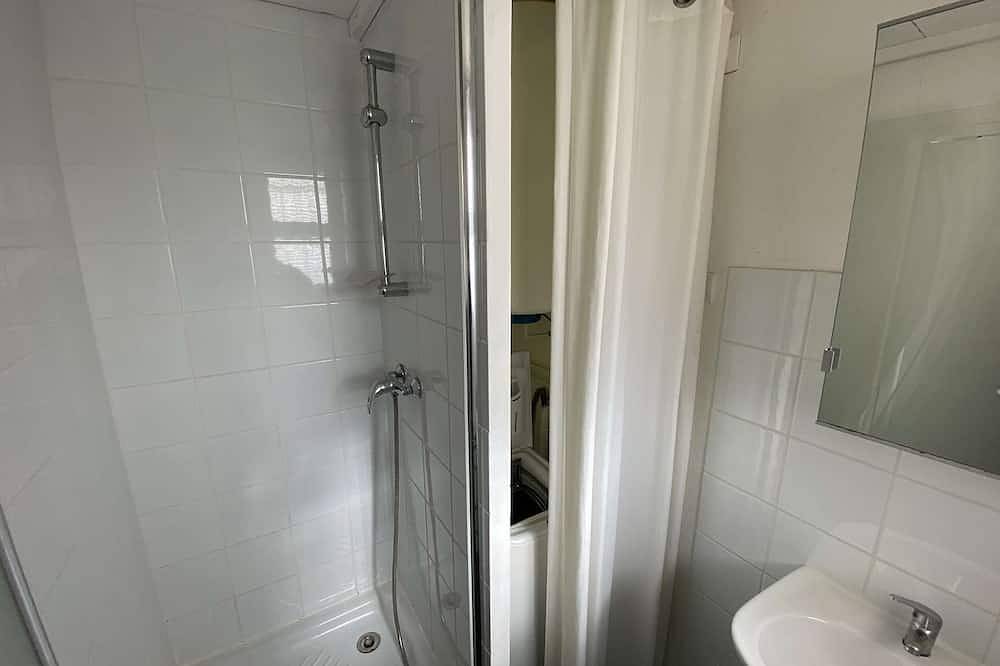 Hel lejlighed, Beautiful apartment T2 with sea view. Beaches, shops and restaurants on foot. in Le Brusc, Six-Fours-les-Plages