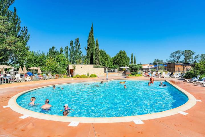 Mobil-home | Classic | 2 Ch. | 4 pers. | Terrasse surélevée | A/C in Cadenet, Parc naturel régional du Luberon