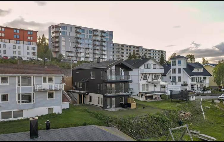 Ferieleilighet for 6 personer, med terrasse og hage i Tromsø