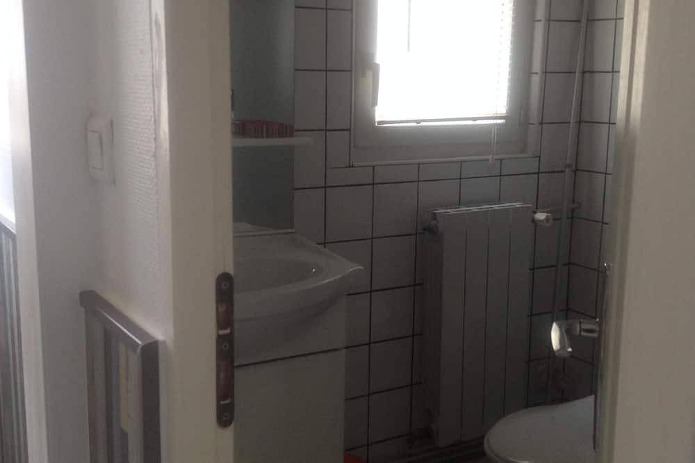 Entire apartment, Cosy, well-kept studio ideal for holidaymakers in Martigues, Istres region