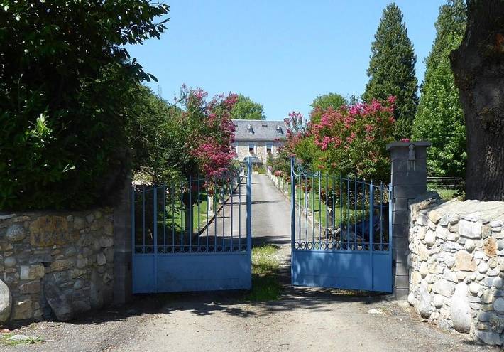 Chambre d’hôte pour 3 personnes, avec piscine ainsi que jardin et vue dans les Hautes-Pyrénées - 2