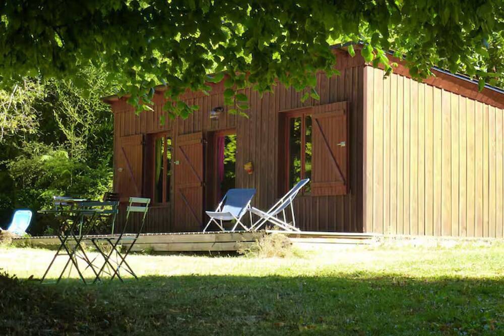 Cabane Limousine au bord de l'étang in Bonnac-la-Côte, Région de Limoges