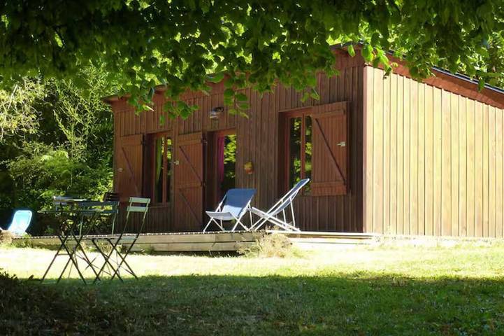 Cabane en bois pour 2 personnes, avec jardin