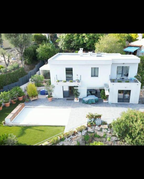 Location de vacances pour 8 personnes, avec balcon et piscine ainsi que jardin et jacuzzi à Castellar - 2