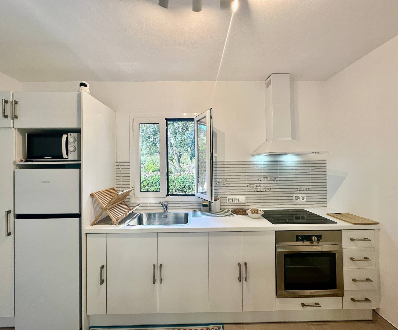 Appartement entier, Appartement 'Addaia' avec vue sur la montagne, piscine partagée et Wi-Fi in Port d'Addaia, Es Mercadal