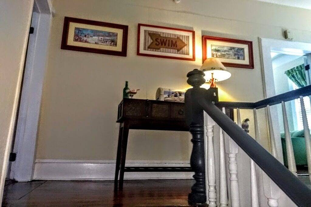 Ganze Wohnung, 2 br 1ba Apartment im Kolonialstilhaus (Triplex), Baujahr 1928 in Brunswick, Glynn County