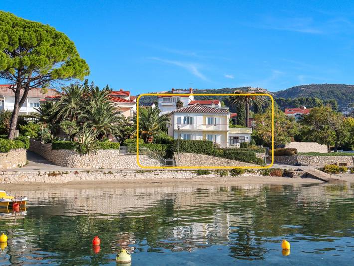 Ferienhaus für 11 Personen, mit Balkon und Terrasse sowie Garten in Banjol