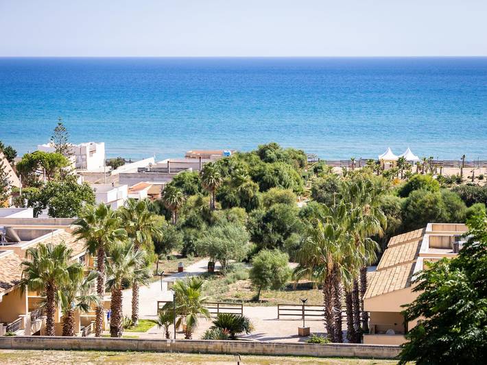 Appartamento per 5 persone, con balcone/terrazza e terrazza nonché piscina e piscina per bambini, con animali domestici in Triscina