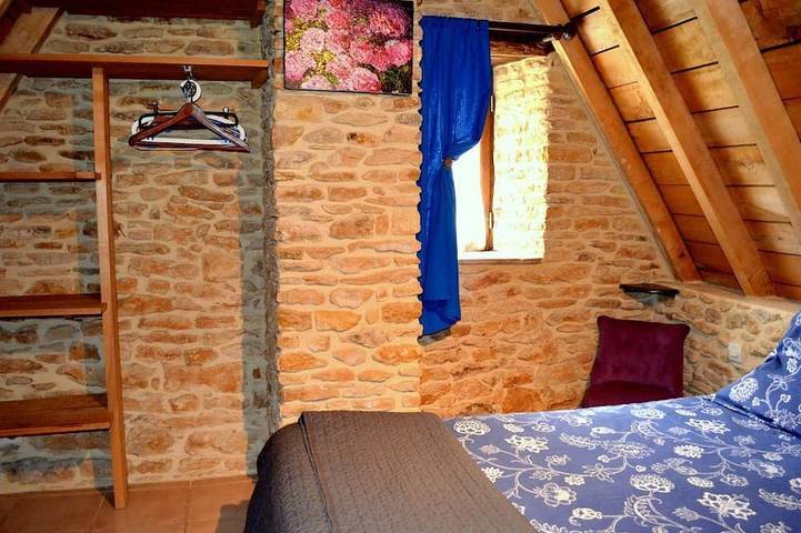 Gîte pour 6 personnes, avec terrasse ainsi que piscine et jardin à Proissans - 2