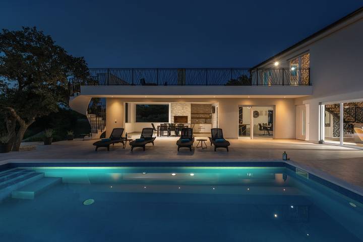 Ferienhaus für 8 Personen, mit Garten und Terrasse sowie Whirlpool