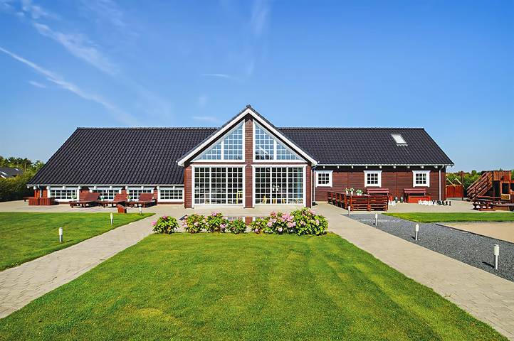 Luxus-Ferienhaus für 32 Personen, mit Whirlpool und Terrasse sowie Garten und Kinderpool in Dänemark