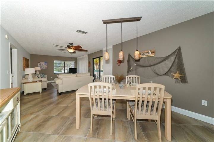 Vacation rental for 6 people, with balcony and yard as well as pool in Bradenton Beach